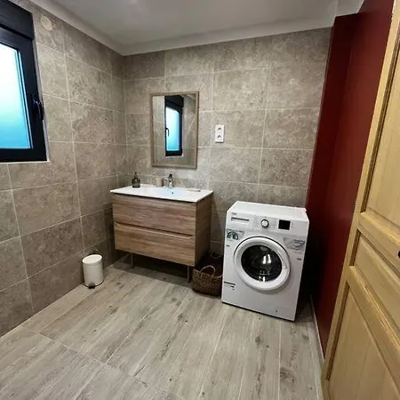 Moderne Au Bord D'un Chalet Saint-Sauveur-les-Bray