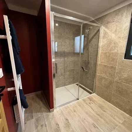 Moderne Au Bord D'un Chalet