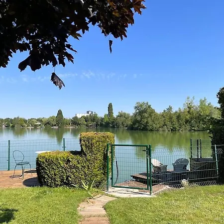 Moderne Au Bord D'un Chalet Saint-Sauveur-les-Bray
