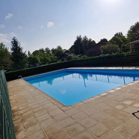 Chalet Moderne Au Bord D'un Saint-Sauveur-les-Bray