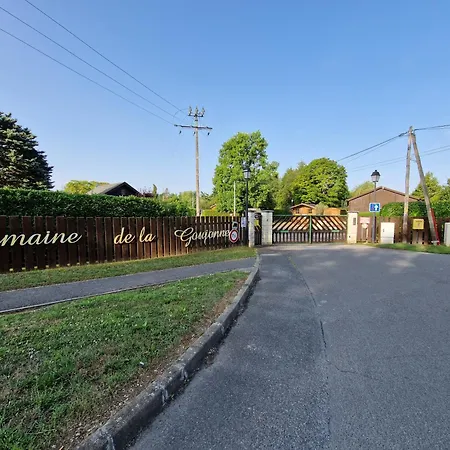 Moderne Au Bord D'un Chalet Saint-Sauveur-les-Bray