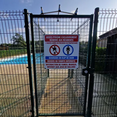 Moderne Au Bord D'un