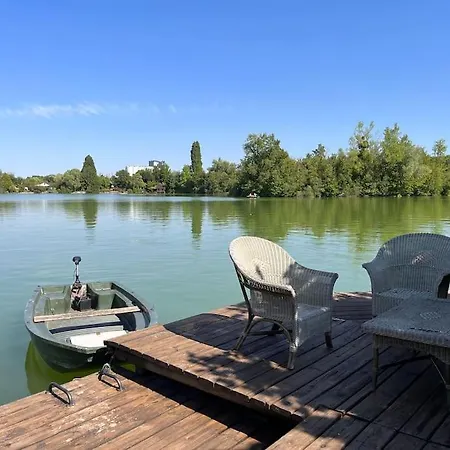Moderne Au Bord D'un Chalet